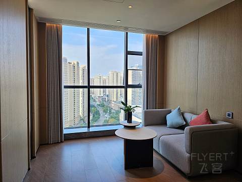 湖光秋色，尽享宁静—成都高新逸衡酒店🏨