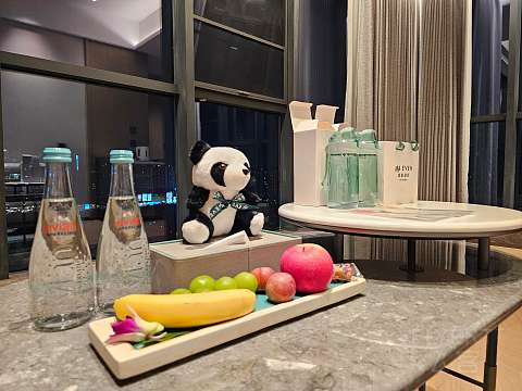 湖光秋色，尽享宁静—成都高新逸衡酒店🏨