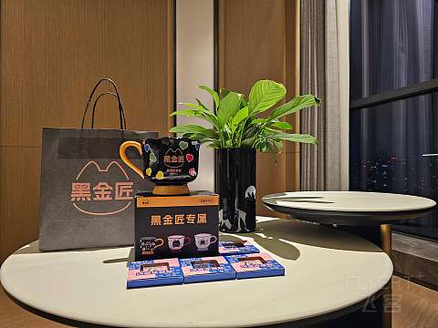 湖光秋色，尽享宁静—成都高新逸衡酒店🏨