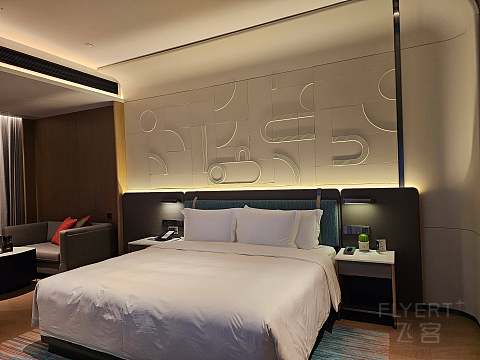 湖光秋色，尽享宁静—成都高新逸衡酒店🏨