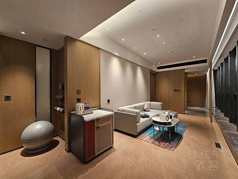 湖光秋色，尽享宁静—成都高新逸衡酒店🏨