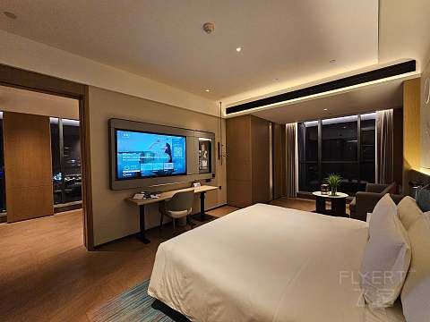 湖光秋色，尽享宁静—成都高新逸衡酒店🏨