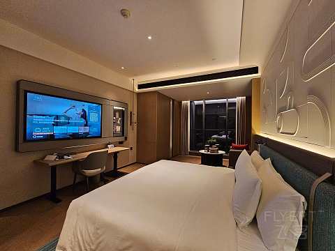湖光秋色，尽享宁静—成都高新逸衡酒店🏨