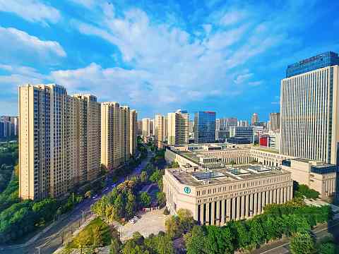 湖光秋色，尽享宁静—成都高新逸衡酒店🏨