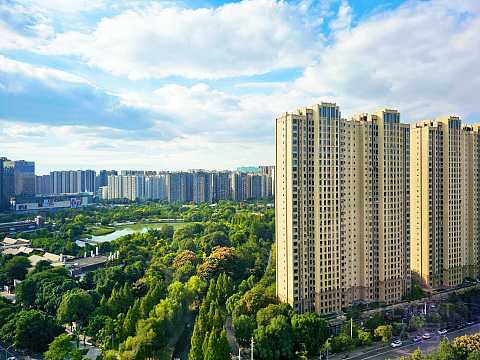 湖光秋色，尽享宁静—成都高新逸衡酒店🏨