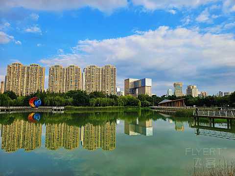 湖光秋色，尽享宁静—成都高新逸衡酒店🏨