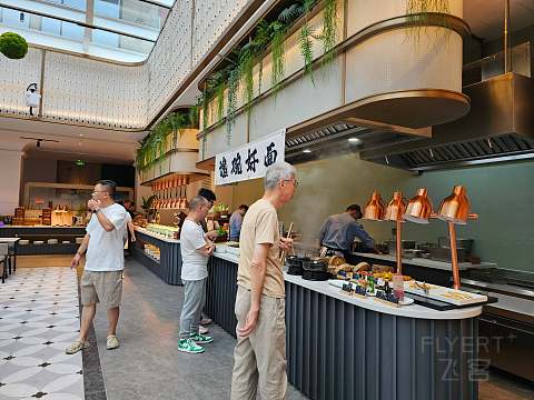 湖光秋色，尽享宁静—成都高新逸衡酒店🏨