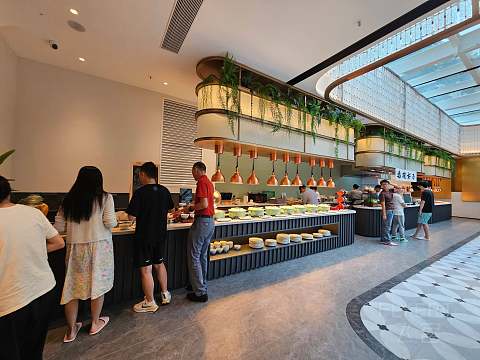 湖光秋色，尽享宁静—成都高新逸衡酒店🏨