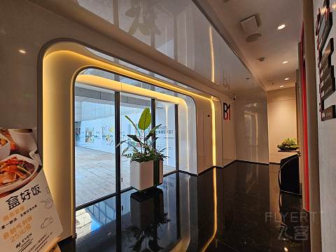 湖光秋色，尽享宁静—成都高新逸衡酒店🏨