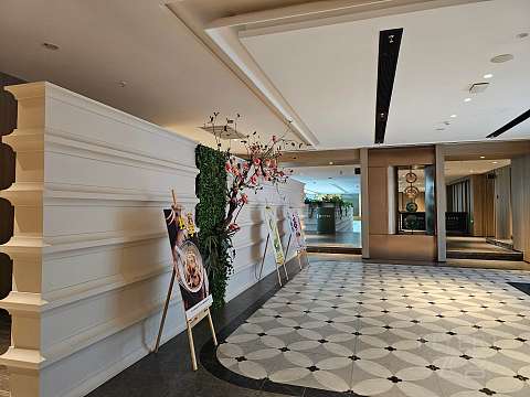 湖光秋色，尽享宁静—成都高新逸衡酒店🏨