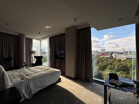 躺着看古城日落 - 爱沙尼亚塔林公园希尔顿 Hilton Tallinn Park