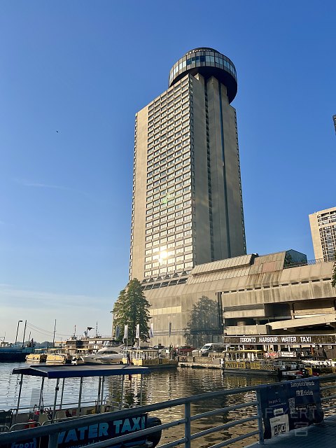 从日出到夜幕：在多伦多港口城堡威斯汀与湖光城影共舞