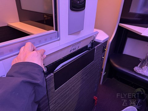 日本航空777-300ER商务舱测评：云端上的日式精致与舒适