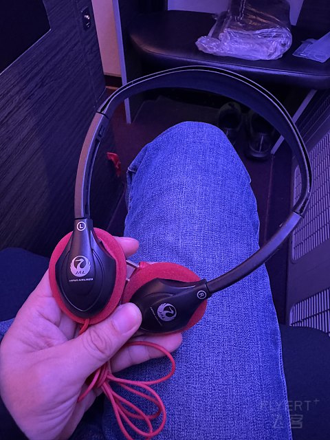日本航空777-300ER商务舱测评：云端上的日式精致与舒适