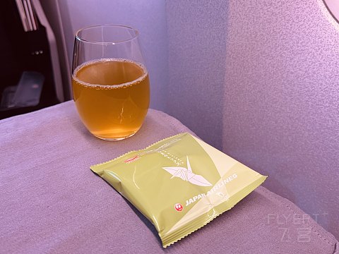 日本航空777-300ER商务舱测评：云端上的日式精致与舒适