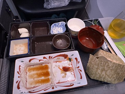 日本航空777-300ER商务舱测评：云端上的日式精致与舒适