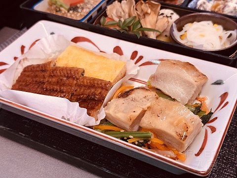 日本航空777-300ER商务舱测评：云端上的日式精致与舒适