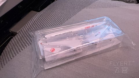 日本航空777-300ER商务舱测评：云端上的日式精致与舒适
