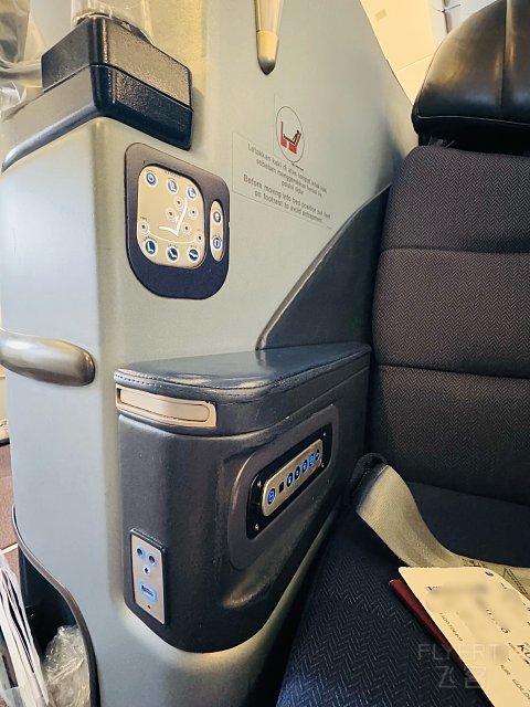 风筝与风•再次邂逅|马来西亚航空MH376KUL-CAN老旧空客330-200商务舱体验