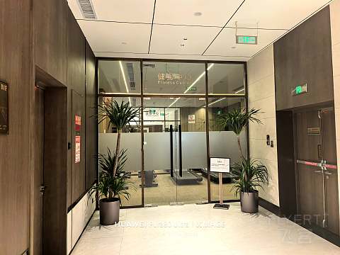 是套壳安卓还是纯血鸿蒙：特许经营的北京东三环希尔顿逸林酒店-尊贵豪华套房
