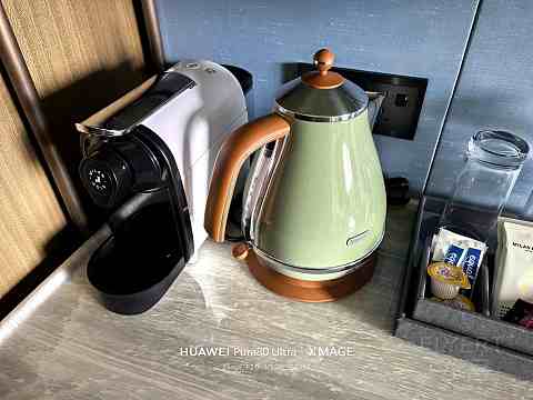是套壳安卓还是纯血鸿蒙：特许经营的北京东三环希尔顿逸林酒店-尊贵豪华套房