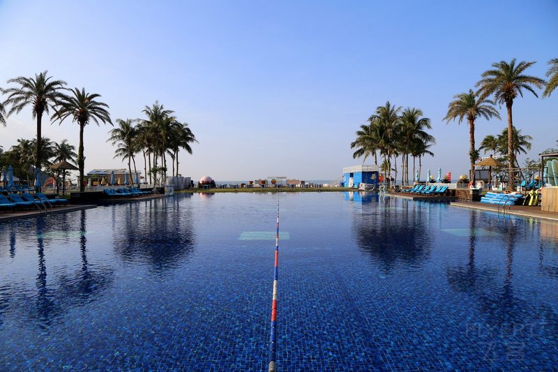 万宁--Sheraton Shenzhou Peninsula Resort Outdoor Garden and Pools (45).JPG