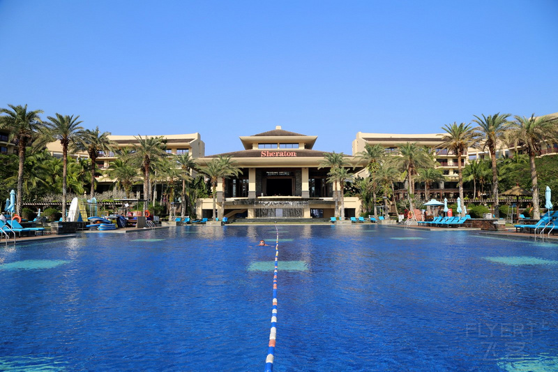 万宁--Sheraton Shenzhou Peninsula Resort Outdoor Garden and Pools (6).JPG