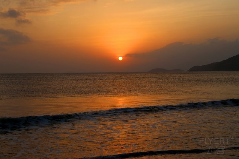 万宁--Sheraton Shenzhou Peninsula Resort Beach Sunset (2).JPG