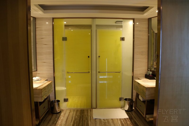宜宾--Crowne Plaza Yibin Room (1).JPG