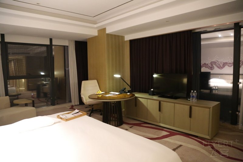 宜宾--Crowne Plaza Yibin Room (5).JPG