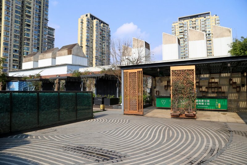 宜宾--Crowne Plaza Yibin Outdoor Garden (1).JPG