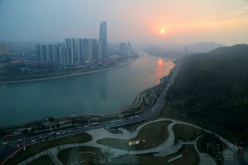 宜宾--Hualuxe Yibin Hotel Room View (2).JPG