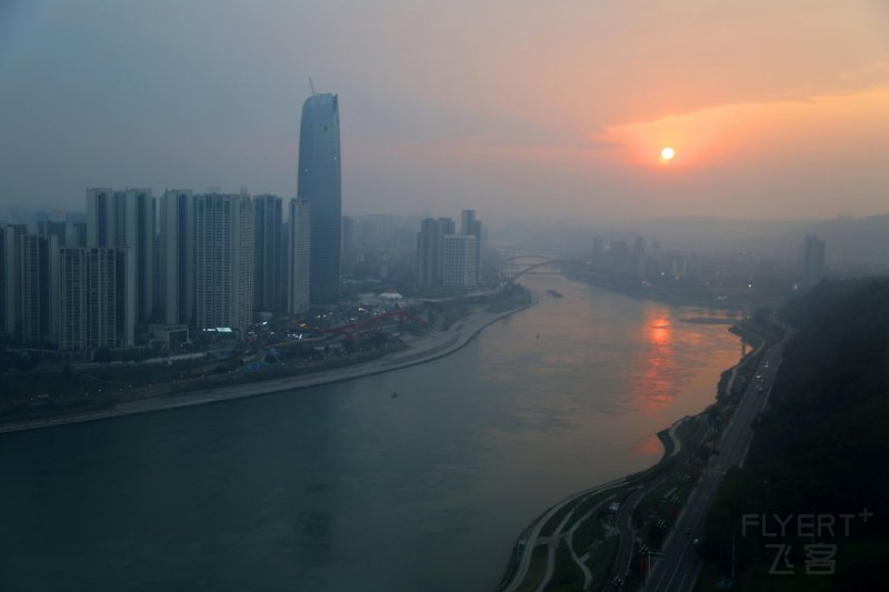 宜宾--Hualuxe Yibin Hotel Room View (3).JPG