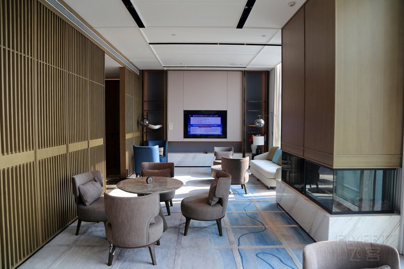 宜宾--Hualuxe Yibin Hotel Club Lounge (1).JPG