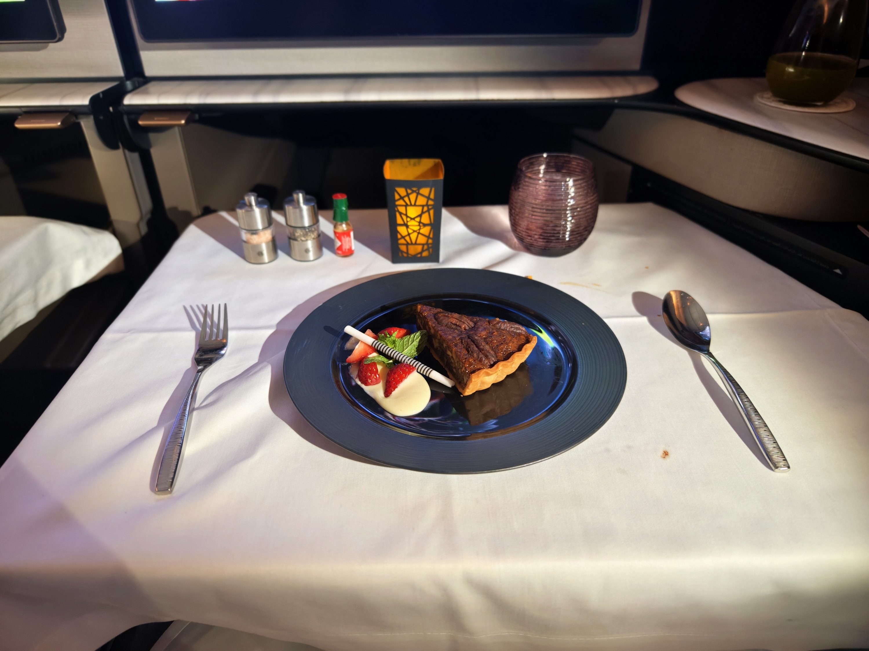 ڿQsuite PVG-DOH B777-200LR