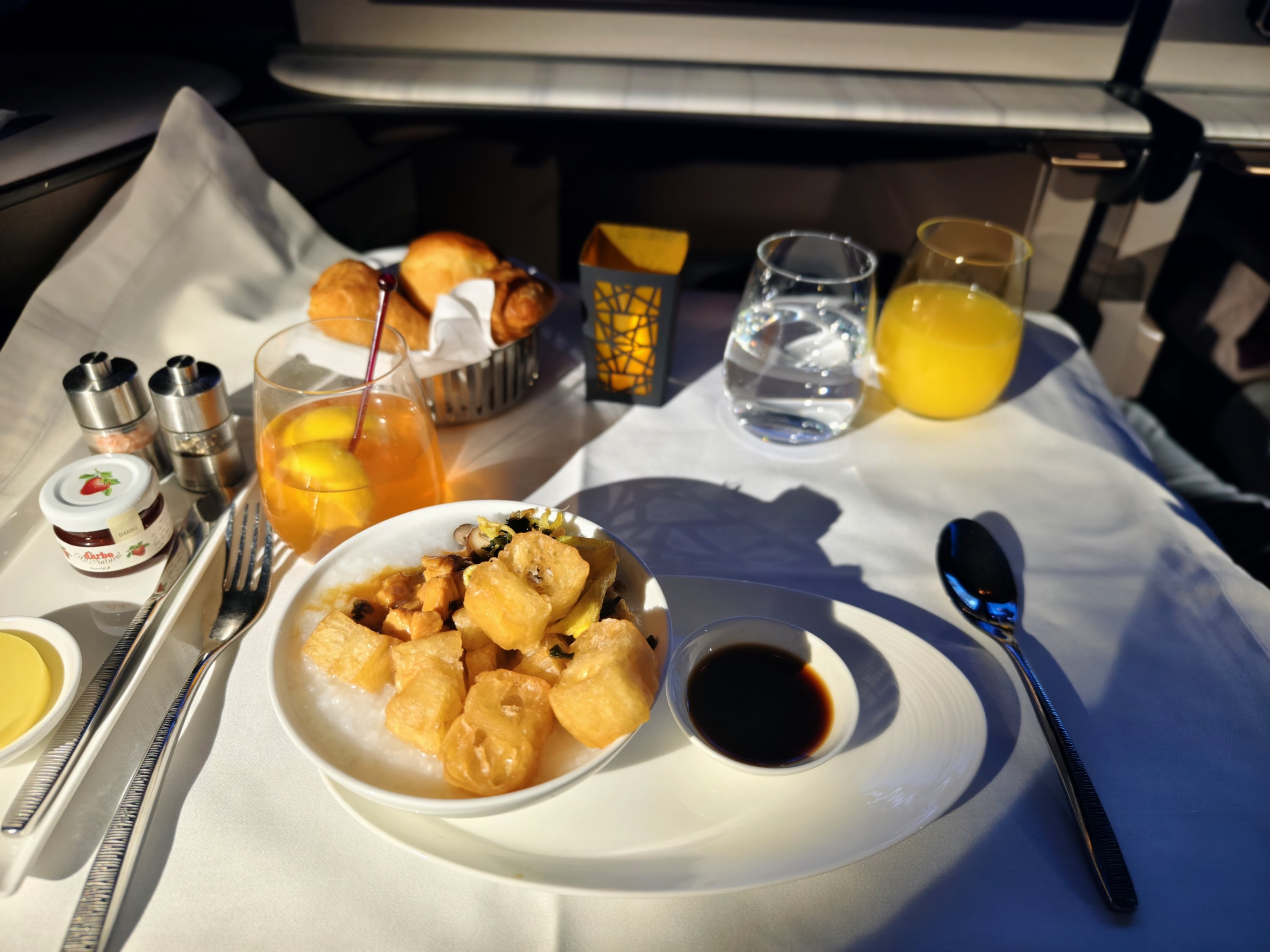 ڿQsuite PVG-DOH B777-200LR