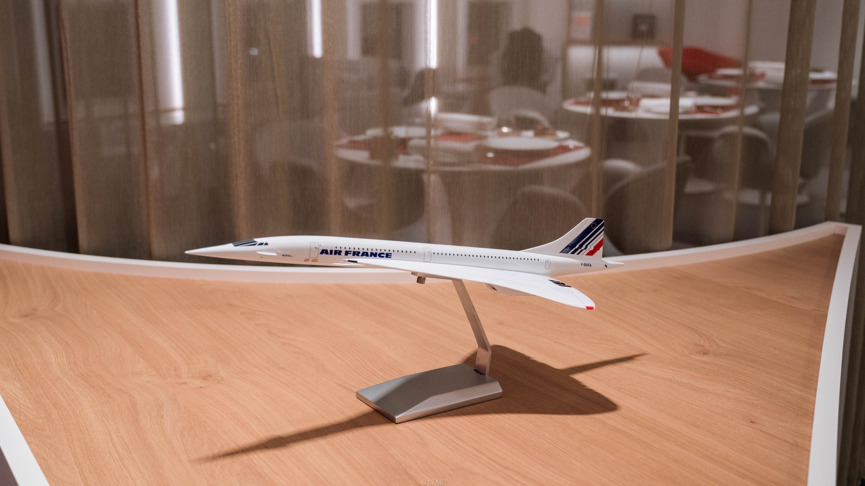  | B77W޼La PremireͷȲ | SIN - CDG | б