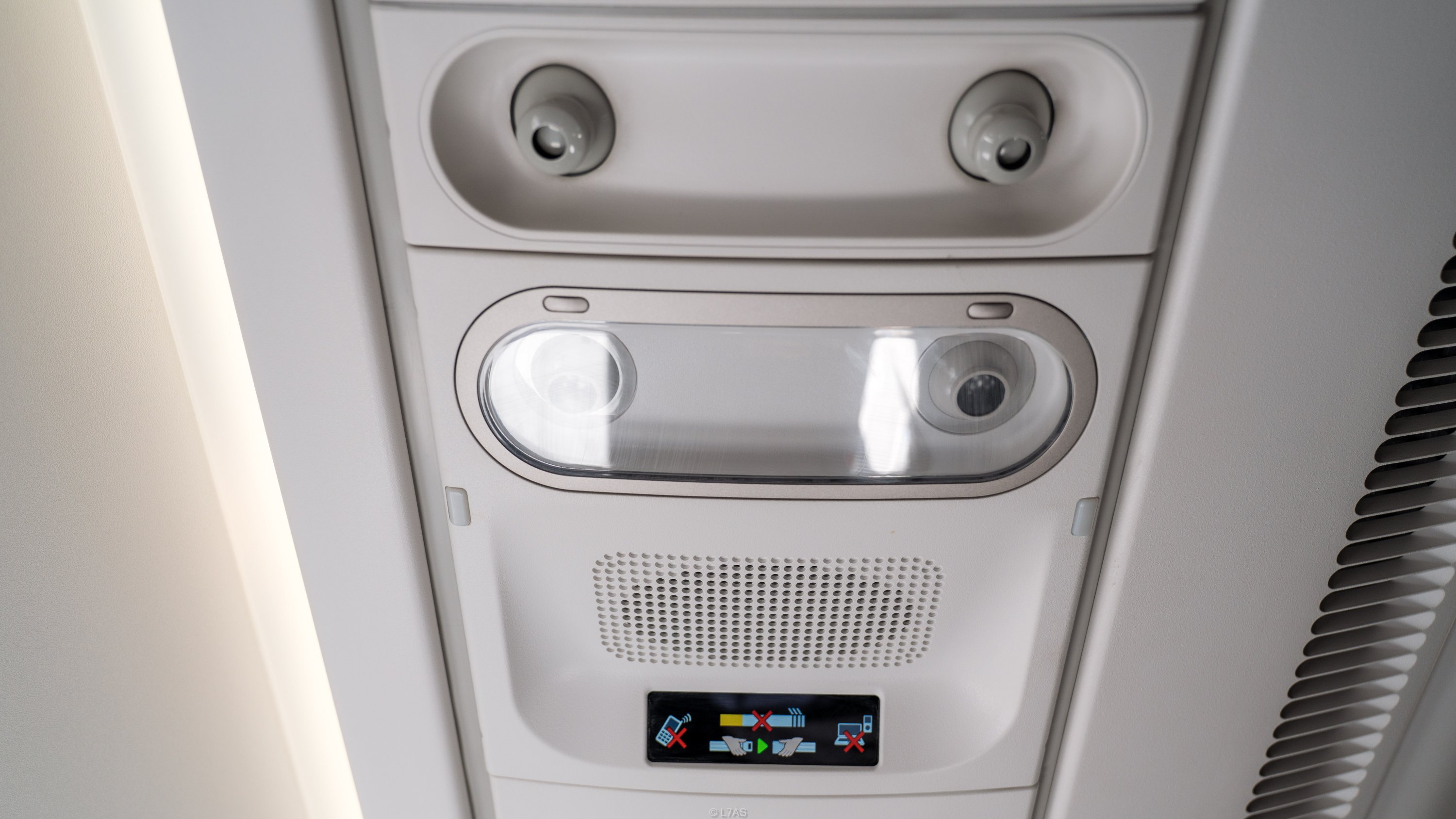 һͷȲѲ | Ǻ | A359г׷ | NRT - KUL | б