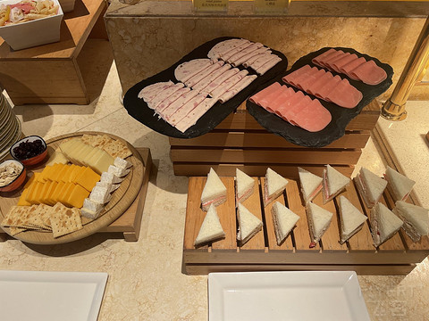 上海：淳大万丽酒店：升了套房，虽有点老旧但总体舒服