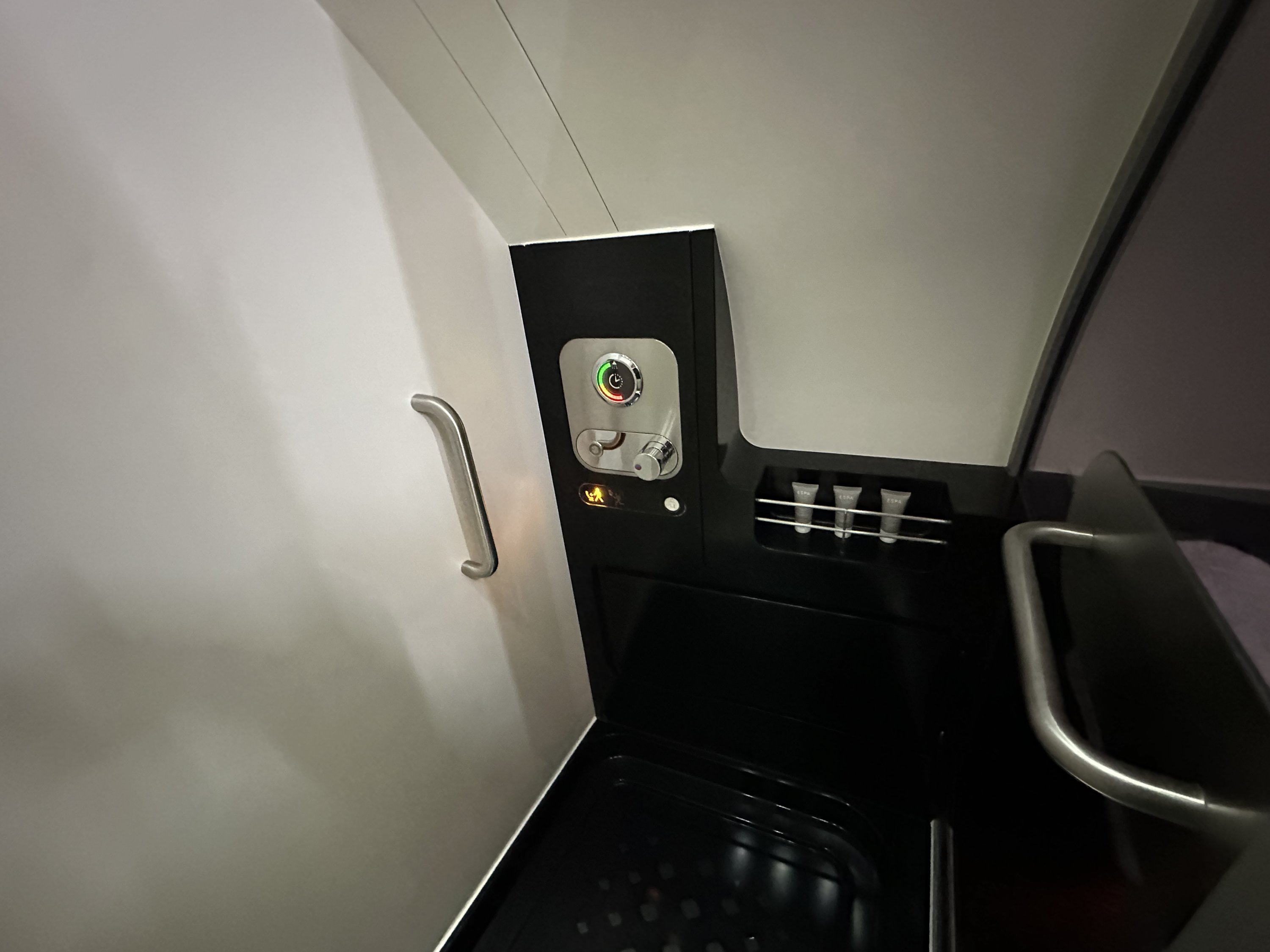 Խŷ½ ºA380ͷȲ Apartment SIN-AUH-CDG Part Two: AUH-CDG