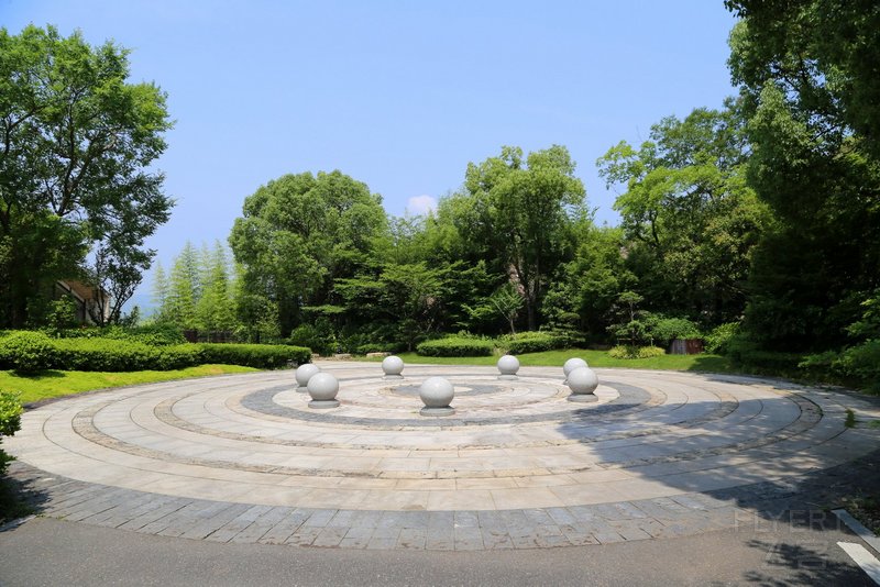 桐庐--Conrad Hangzhou Tonglu Resort Outdoor Garden (4).JPG