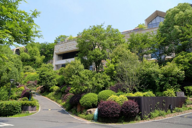 桐庐--Conrad Hangzhou Tonglu Resort Outdoor Garden (2).JPG