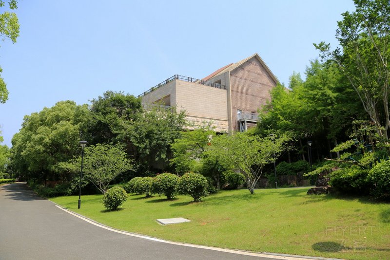 桐庐--Conrad Hangzhou Tonglu Resort Outdoor Garden (7).JPG
