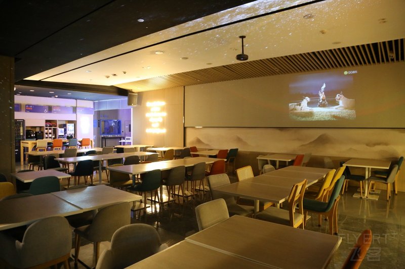 Hangzhou--Holiday Inn Express West Lake East Rooftop Bar and Restaurant (7).JPG