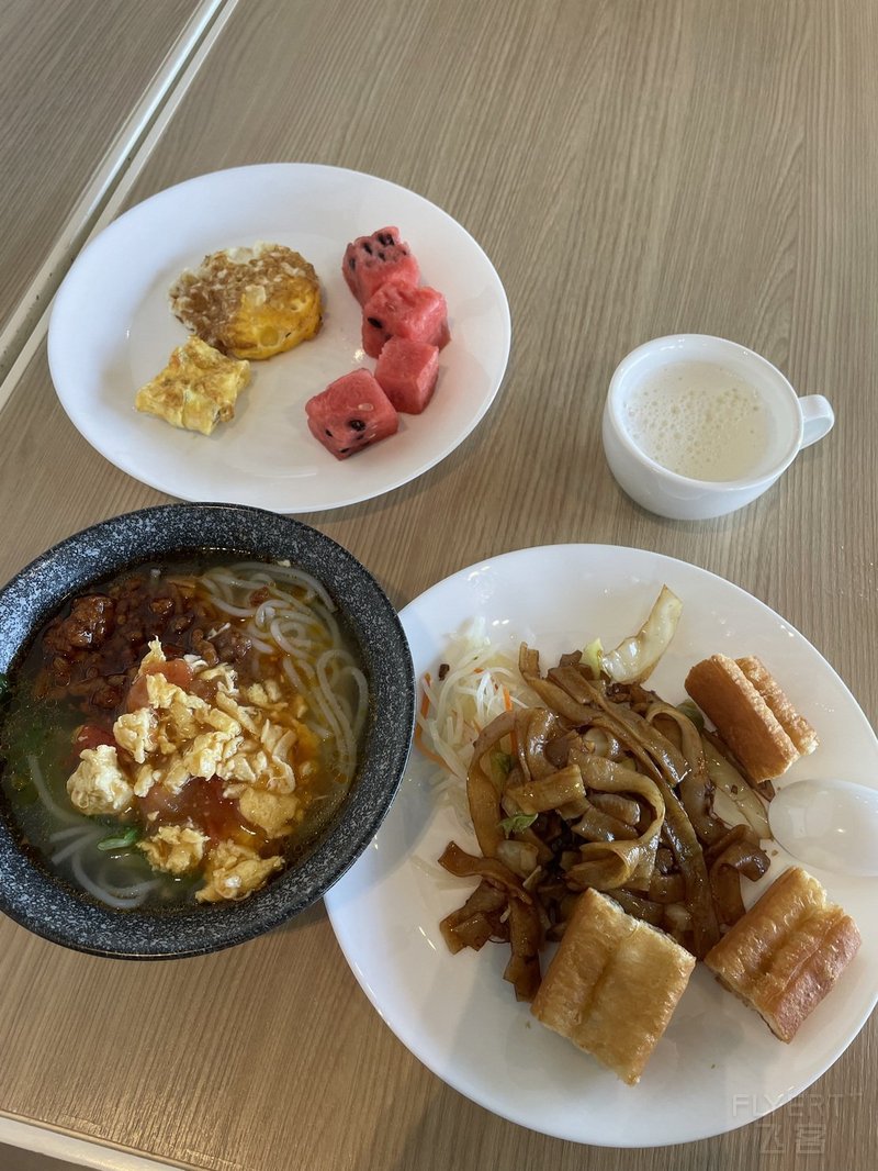 Hangzhou--Holiday Inn Express West Lake East Rooftop Bar and Restaurant Breakfast.jpg
