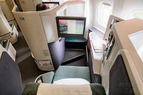 国泰航空 | B77W / A35K | 三代远程旗舰商务舱 | 硬件对比 | 飞行报告