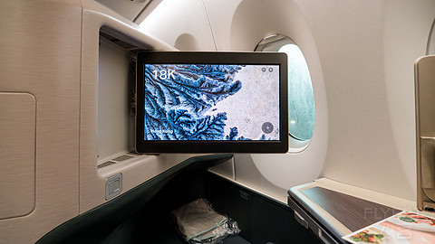 国泰航空 | B77W / A35K | 三代远程旗舰商务舱 | 硬件对比 | 飞行报告