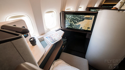 国泰航空 | B77W / A35K | 三代远程旗舰商务舱 | 硬件对比 | 飞行报告