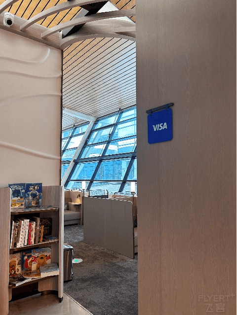 吉祥航空 × VISA 畅享三重出行礼遇：境外消费瓜分积分、赠旅行插头、免费休息室体验