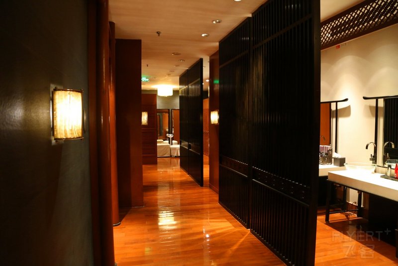 Beijing--The Ritz Carlton Beijing Financial Street Fitness Center Changing Room (6).JPG